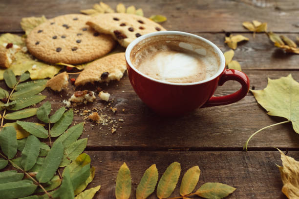 istock Autumn leaves and berries mix hot beverage concept 870431124