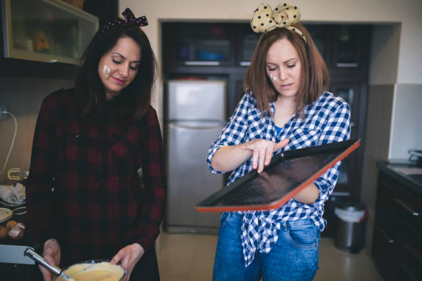 istock Friends Chef Cook Cooking Concept 870431804