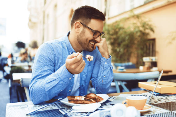 istock Businessman in a restaurant 870453922