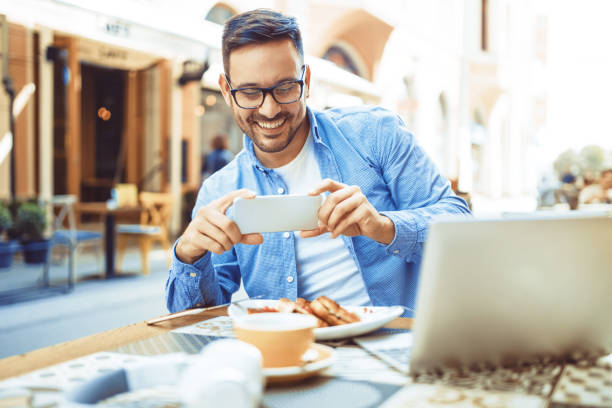 istock Businessman in a restaurant 870456542