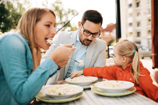 istock Family enjoying restaurant 870457060