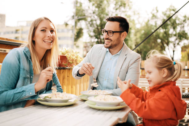 istock Family enjoying restaurant 870457066