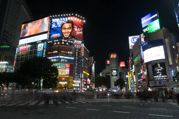 渋谷スクランブル交差点に東京,日本 - shibuya 109 ストックフォトと画像