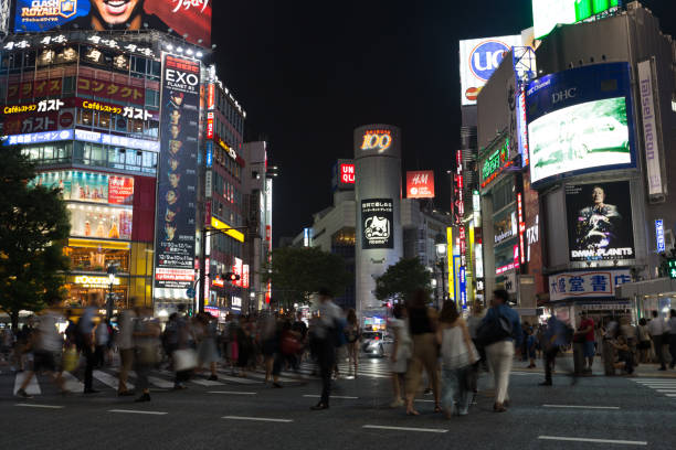 渋谷スクランブル交差点に東京,日本 - shibuya 109 ストックフォトと画像