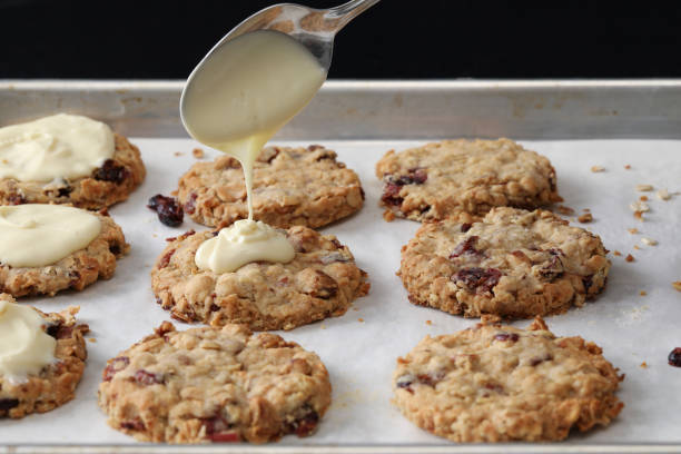 Frosting Oatmeal Cranberries Cookies