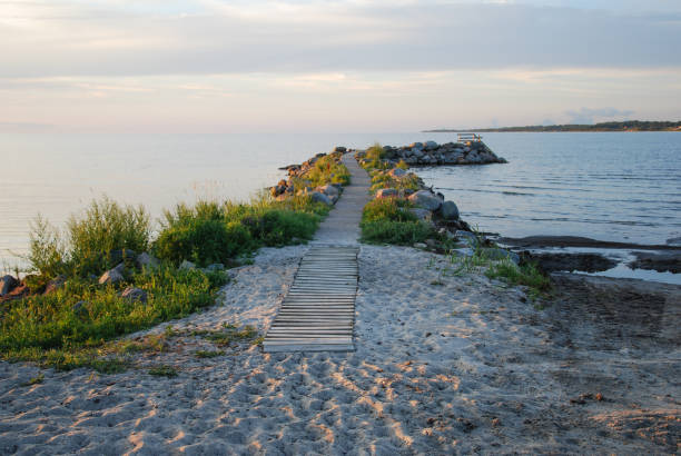 istock Winding bath pier by a sand beach 870528474