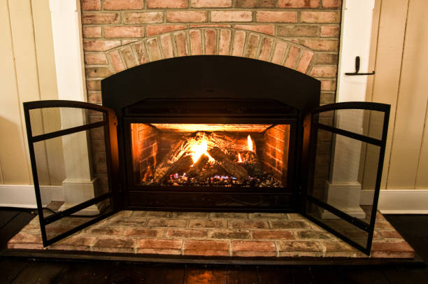 chimenea a gas - fireplace living room door wall fotografías e imágenes de stock