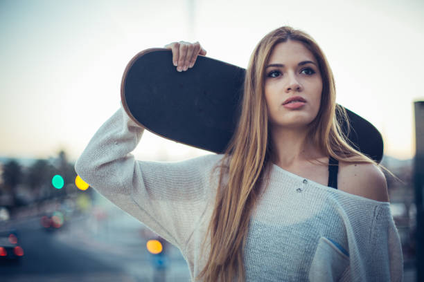 istock Walking through the city with a skateboard 870568600