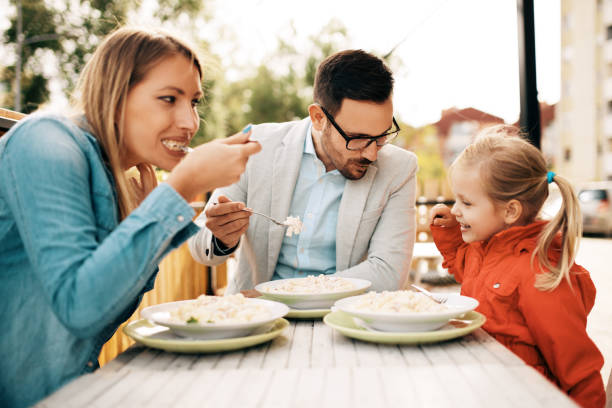 istock Family enjoying restaurant 870571356