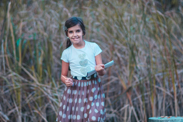 istock Little girl in Autumn 870575622