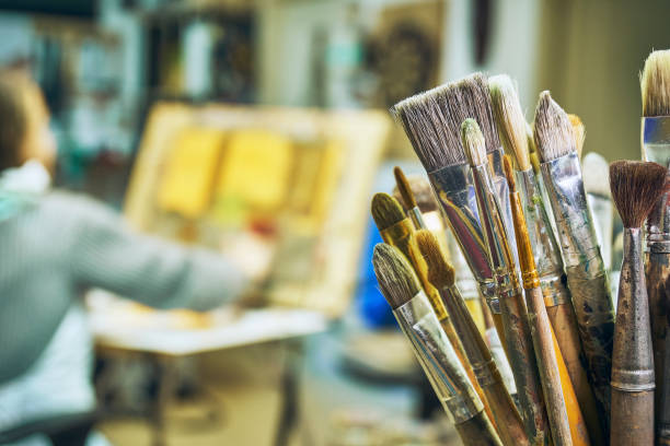 istock Interior of art studio with girl that drawing a picture 870593232