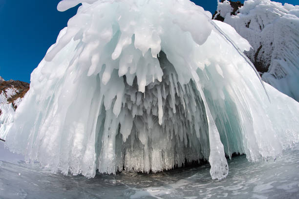 hielo en las rocas de baikal - grotto falls fotografías e imágenes de stock