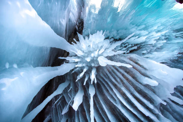 hielo en las rocas de baikal - grotto falls fotografías e imágenes de stock