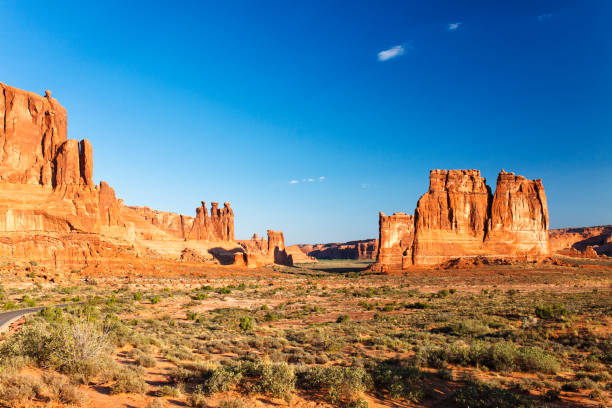 arches national park - desert the gossips sand rock imagens e fotografias de stock