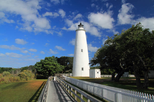 Historic Ocracoke Light Historic Ocracoke Light on Ocracoke Island, Cape Hatteras National Seashore, North Carolina ocracoke lighthouse stock pictures, royalty-free photos & images