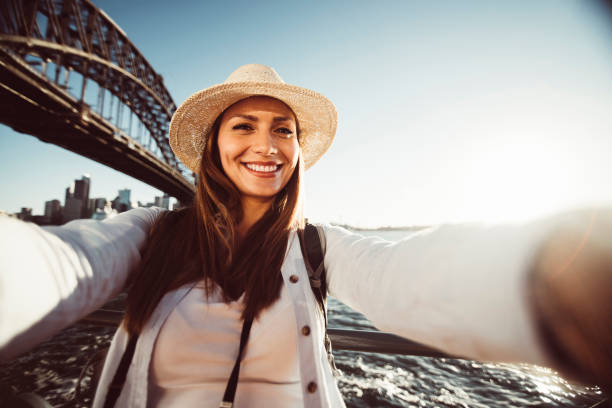 robienie selfie - sydney harbor bridge sydney harbor bridge sydney australia zdjęcia i obrazy z banku zdjęć