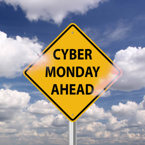 istock Cyber monday shopping sale warning sign 870714856