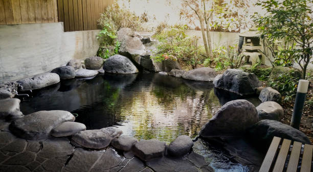 日本の温泉 - 露天風呂 ストックフォトと画像