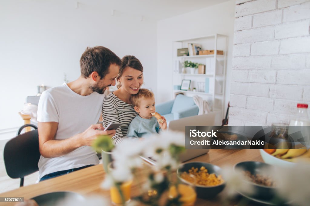 Morgen zusammen gebucht - Lizenzfrei Familie Stock-Foto Morgen zusammen gebucht - Lizenzfrei Familie Stock-Foto