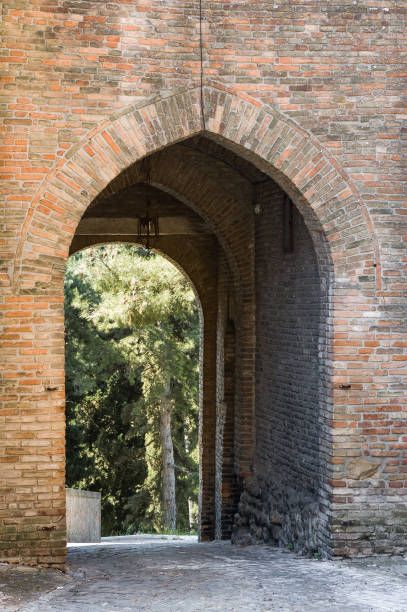 istock Brick Arch in Saludecio 870777256