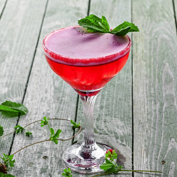 istock Glass of alcoholic raspberry and mint cocktail 870781926