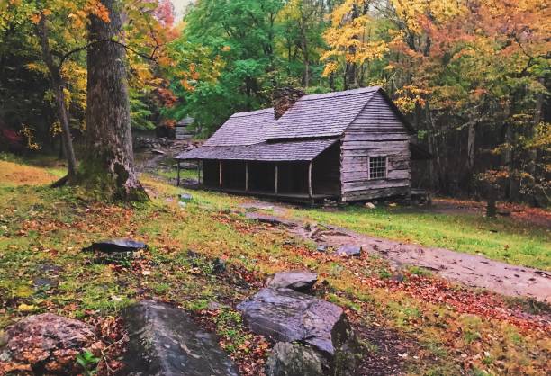 istock Bud Ogle Cabin in Great Smoky Mountains 870828268