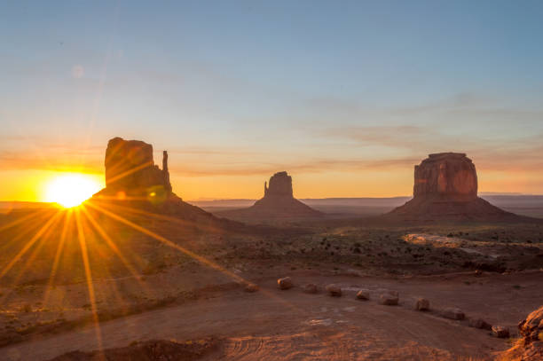 Sunrise in Monument Valley park - fotografia de stock