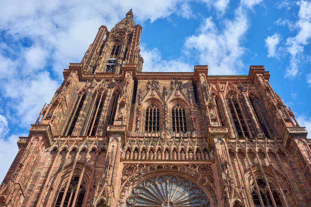 Great Cathedral Notre Dame de Strasbourg before blue Sky Alsace, France notre dame de strasbourg stock pictures, royalty-free photos & images