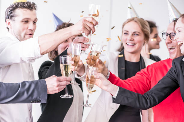 new year office party - party business toast champagne imagens e fotografias de stock