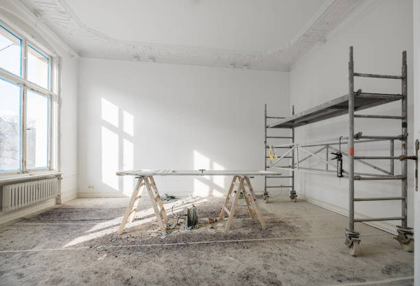 renovierung - alte wohnung bei renovierung / sanierung - repairing apartment home improvement painting stock-fotos und bilder