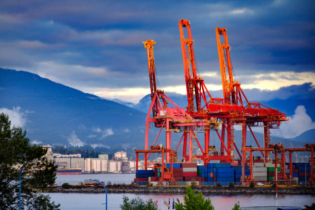 port of vancouver cranes - vancouver harbor imagens e fotografias de stock
