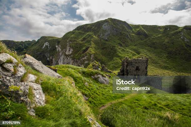 Alte Ruine An Küste Stockfoto und mehr Bilder von Insel Irland - Insel Irland, Landschaft, Schlossgebäude