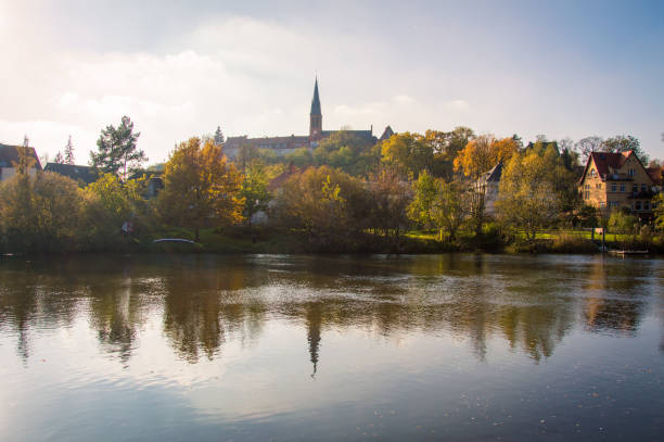 идиллический вид на галле (saale), германия, в день осенью - forest of halle стоковые фото и изображения