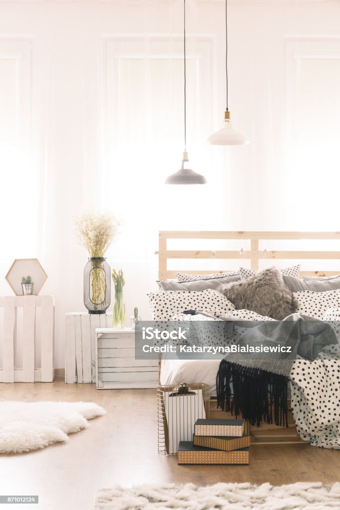 Schlafzimmer mit Palette Möbel - Lizenzfrei Ballettstange Stock-Foto
