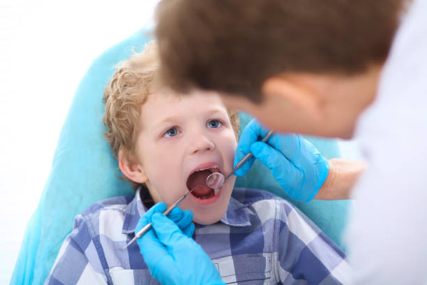 istock Small kid, patient visiting specialist in dental clinic. 871012886