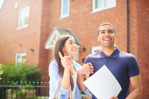 istock young househunting couple 871129760