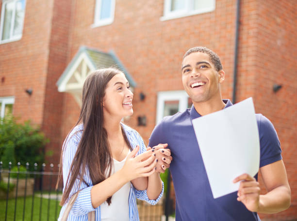 istock young househunting couple 871129990