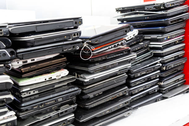 istock Stack of old, broken and obsolete laptop computer for repair 871148966