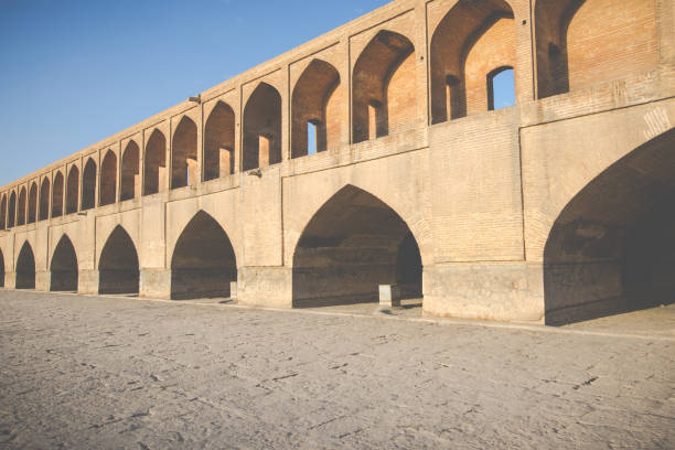 si-o-seh pol, também chamado da ponte de 33 arcos, isfahan, irã - historical palestine - fotografias e filmes do acervo