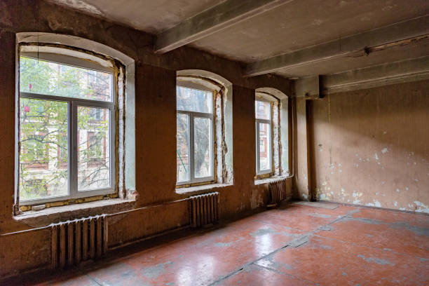 istock Room in a ruined house 871199872