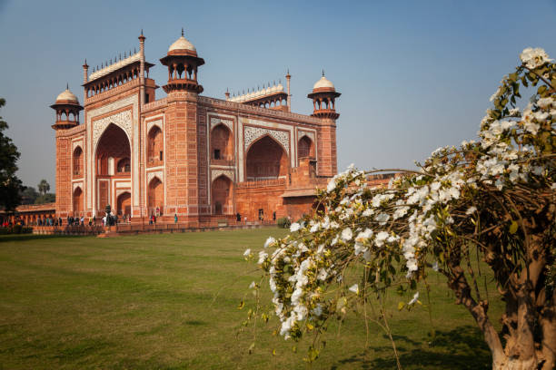 istock Mughal Mosque, Taj Mahal, Agra, India 871252094