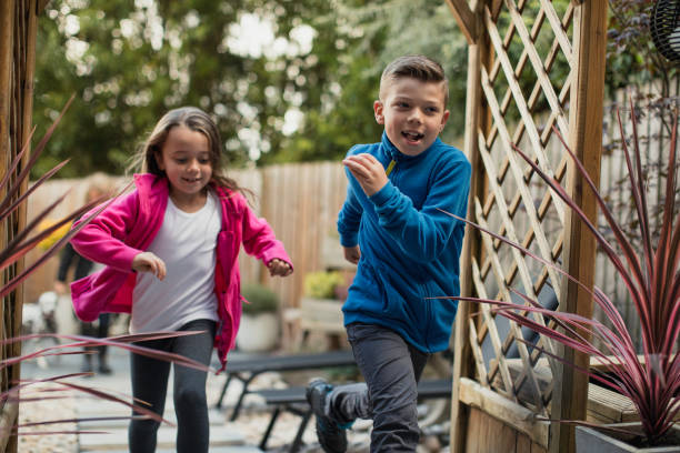 istock Children running into the house 871255866