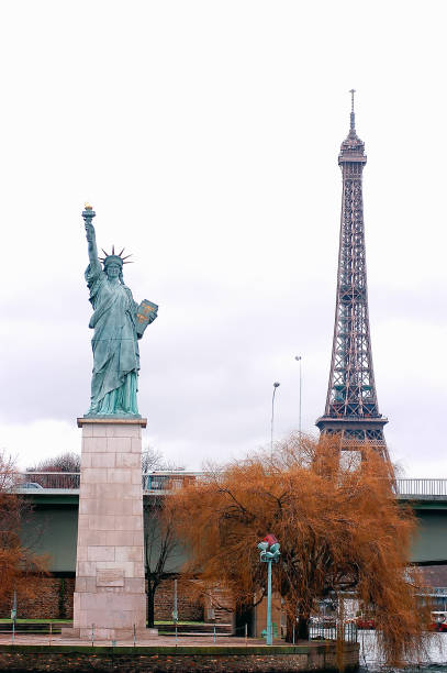 istock Eiffel Tower and Statue of Liberty 871291744