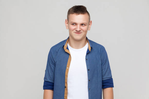 istock Sneer boy looking left and have a bed idea. 871323750
