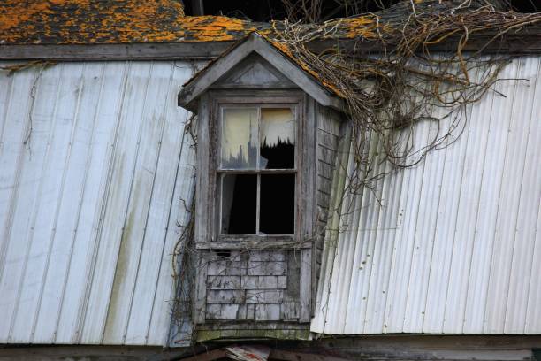 istock Old house that is falling down located in Yarmouth County, Nova Scotia, Canada. 871343798