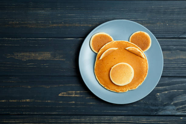 istock Kid Pancakes Breakfast in The Form of Bears 871362242
