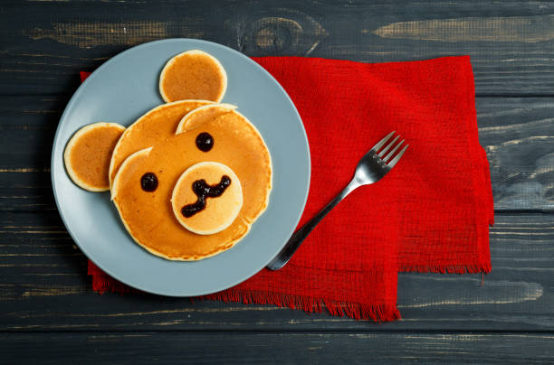 istock Kid Pancakes Breakfast in The Form of Bears 871362376