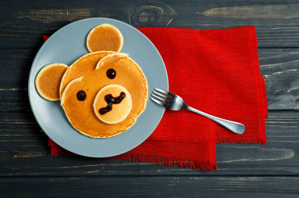 istock Kid Pancakes Breakfast in The Form of Bears 871364634