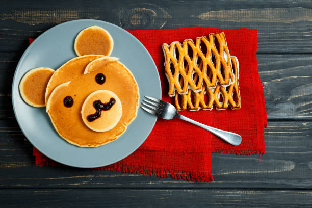 istock Kid Pancakes Breakfast in The Form of Bears 871364658