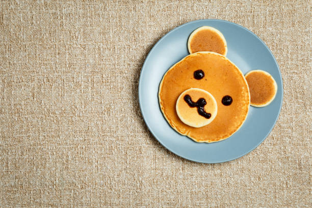 istock Kid Pancakes Breakfast in The Form of Bears 871364738